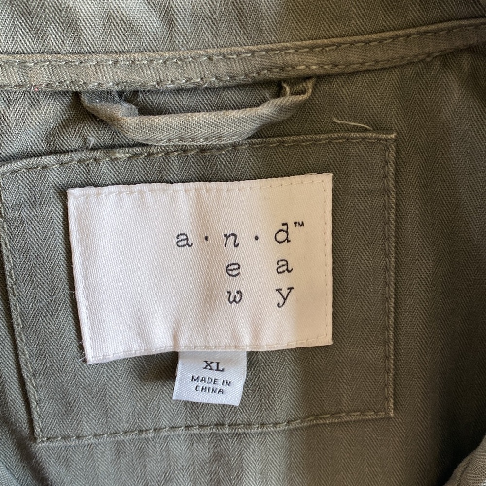 Vest - Picture 2 of 3